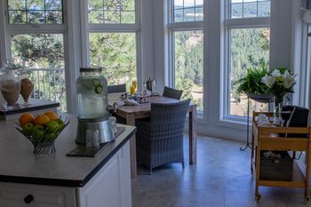 Scenic Canyon Ranch And Retreat Bed and Breakfast Κελόουνα  Εξωτερικό φωτογραφία